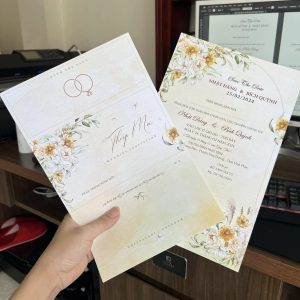 In Thiệp Cưới Vintage Vàng Nâu Hoa Mẫu Đơn