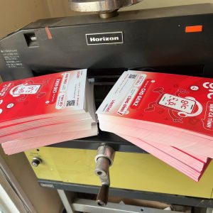 In Tờ Rơi Quảng Cáo Tông Đỏ